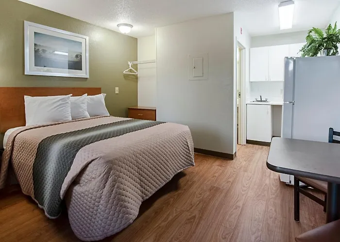 Suburban Salem-university Parkway Hotel