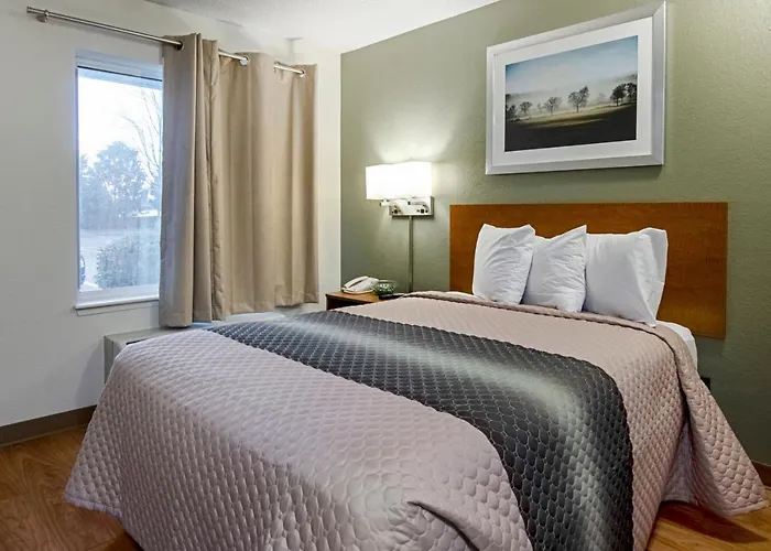 Suburban Salem-university Parkway 4*
