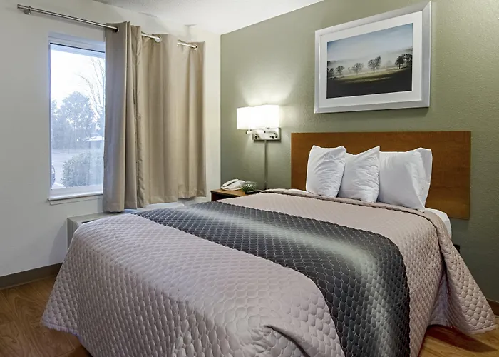 Suburban Salem-university Parkway 4*