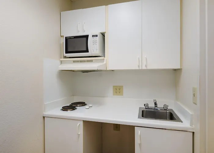 Suburban Salem-university Parkway Hotel