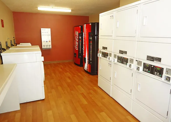 Suburban Salem-university Parkway Hotel 4*