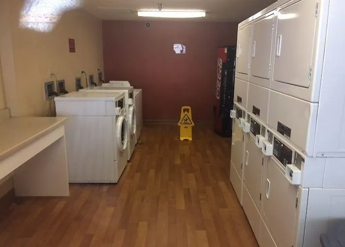 Suburban Salem-university Parkway Hotel 4*