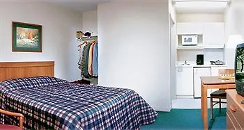 Suburban Salem-university Parkway 4* Winston-Salem